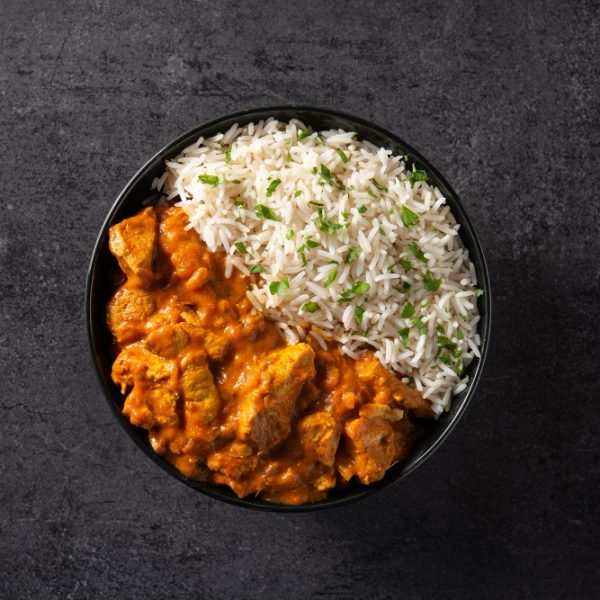 indian-butter-chicken-black-bowl-black-background